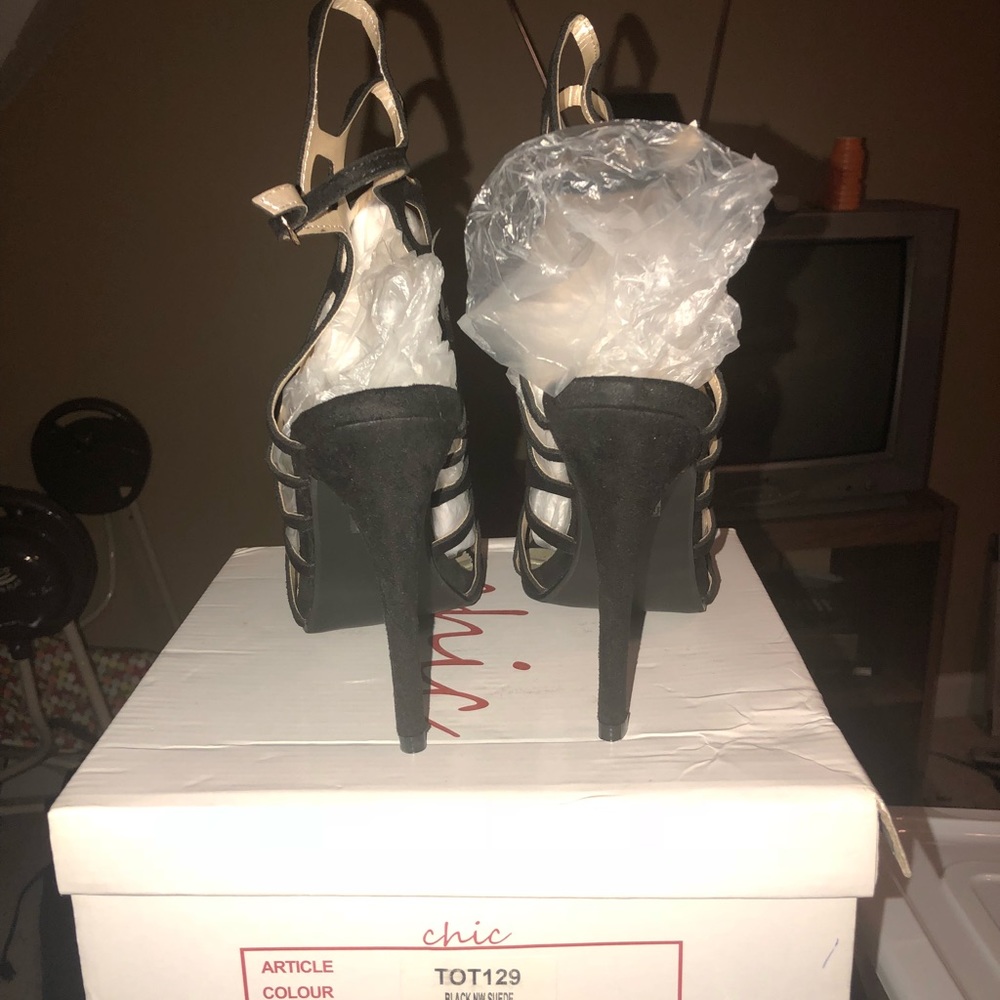 Chic Shoes - Picture 7 of 8